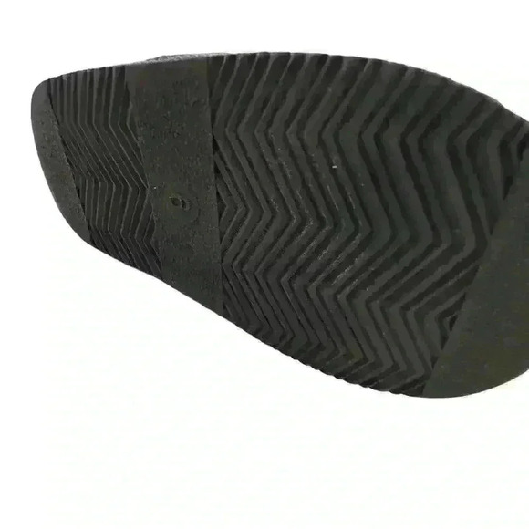 DISNEY MINI MOUSE FAUX FUR BOOTIE SIZE 6T NWOT - Picture 8 of 9